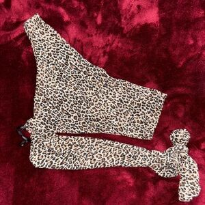 one shoulder tie side cheetah print crop top